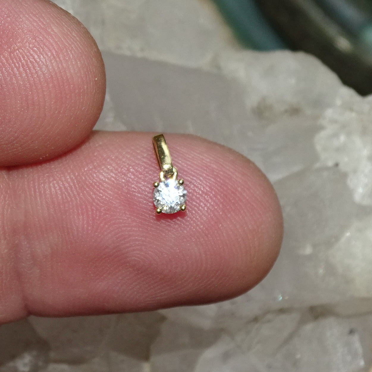 Diamant, authentique 'Solitaire', pendentif haut de gamme, taille de 5 x 5 mm, poids de 2 carats environ sur montage en Or - Très belle qualité pour ce joyau !