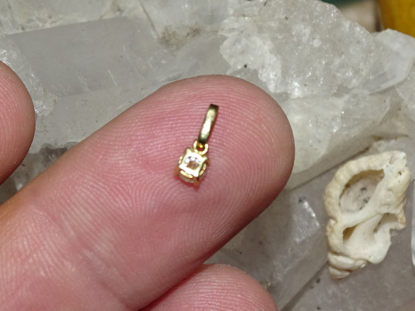Diamant, authentique 'Solitaire', pendentif haut de gamme, taille de 5 x 5 mm, poids de 2 carats environ sur montage en Or - Très belle qualité pour ce joyau !