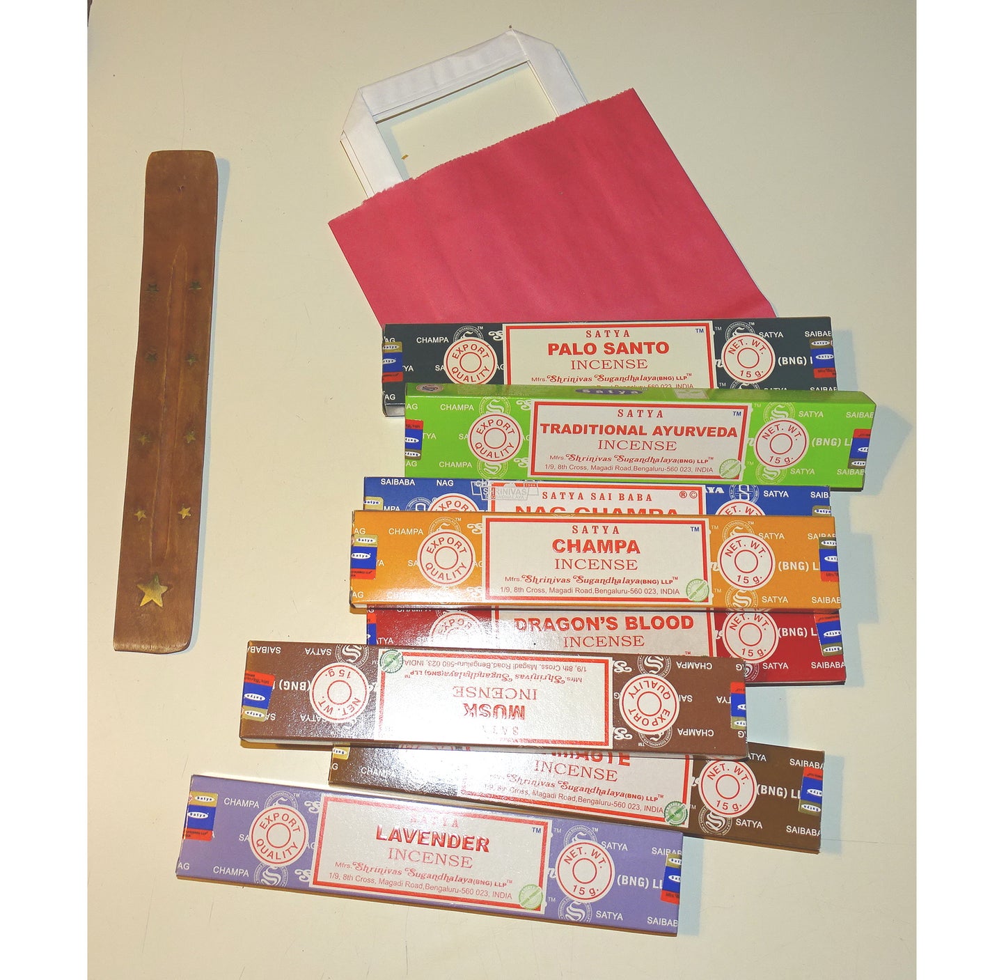 GIFT PACK! 8 incense sticks from 'Satya Agarbatti', classic series + 1 free wooden incense holder! Very good quality, long-established brand, perfect for your ambiances! Perfect for beginners!