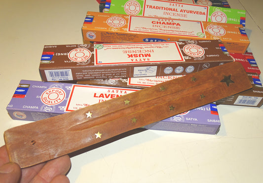 GIFT PACK! 8 incense sticks from 'Satya Agarbatti', classic series + 1 free wooden incense holder! Very good quality, long-established brand, perfect for your ambiances! Perfect for beginners!