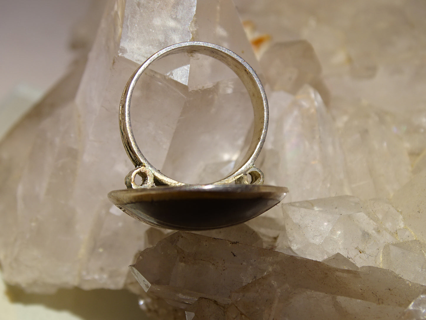 Bague en Argent faite au Niger (Touareg), avec incrustation de corne animale et de métal avec gravure (Argent 0.925) ! Très belle réalisation !