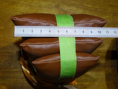 Set of 3 cushions measuring approximately 11x7x4 cm, for displaying jewelry or other items, 100% handmade in faux leather. Ask us for a custom size according to your needs! Sold in sets of 3!