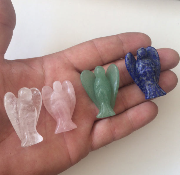 Sélection d'anges en pierres : Quartz cristal/ quartz rose/ aventurine/ lapis lazuli/ labradorite. De 4 à 5 centimètres de hauteur, 15 à 20 grammes. Trés belle finitions, parfait !