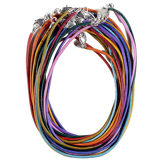 Cordon en fil de cuir de 1,5 mm de diamètre. 43 cm avec rajout de 5cm en chainette métallique, diverses couleurs au choix, bonne qualité, parfait pour assortir vos pendentifs préférés !