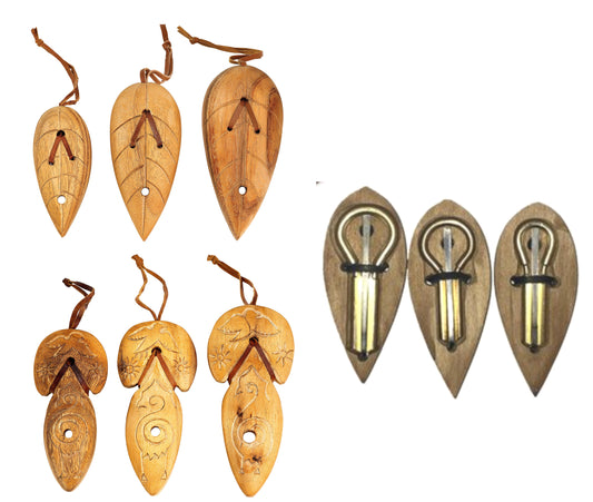Carved wooden boxes/cases for storing and protecting jaw harps of the 'Altai', 'Murchunga' type... Length: from 11 to 14.5 centimeters. 2 models/3 sizes to choose from!