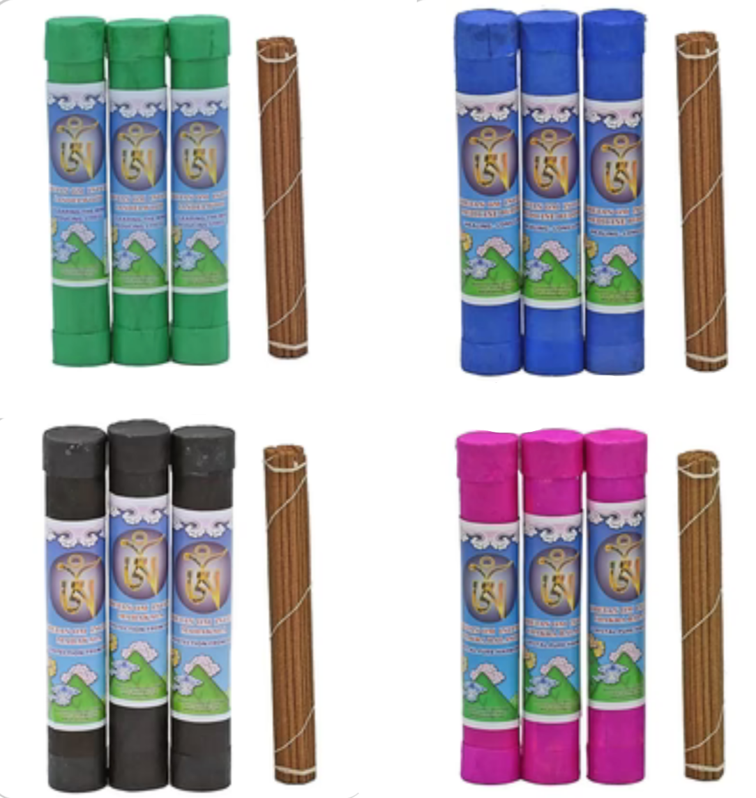 Encens de chez 'OM Tibétain', 4 parfums au choix. Bâton de 20 cm, Boite de 35g. (30 par boites). Produits conformément aux principes  tantrique Kavavira, qui traite de manière détaillée des plantes médicinales !