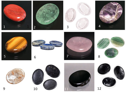 Sélection de galets/ pierres plates au choix ou en lot de 12, avec 1 face incurvée pour le pouce, parfait pour les massages, de 4x3x1 cm environ. Très belle qualité !