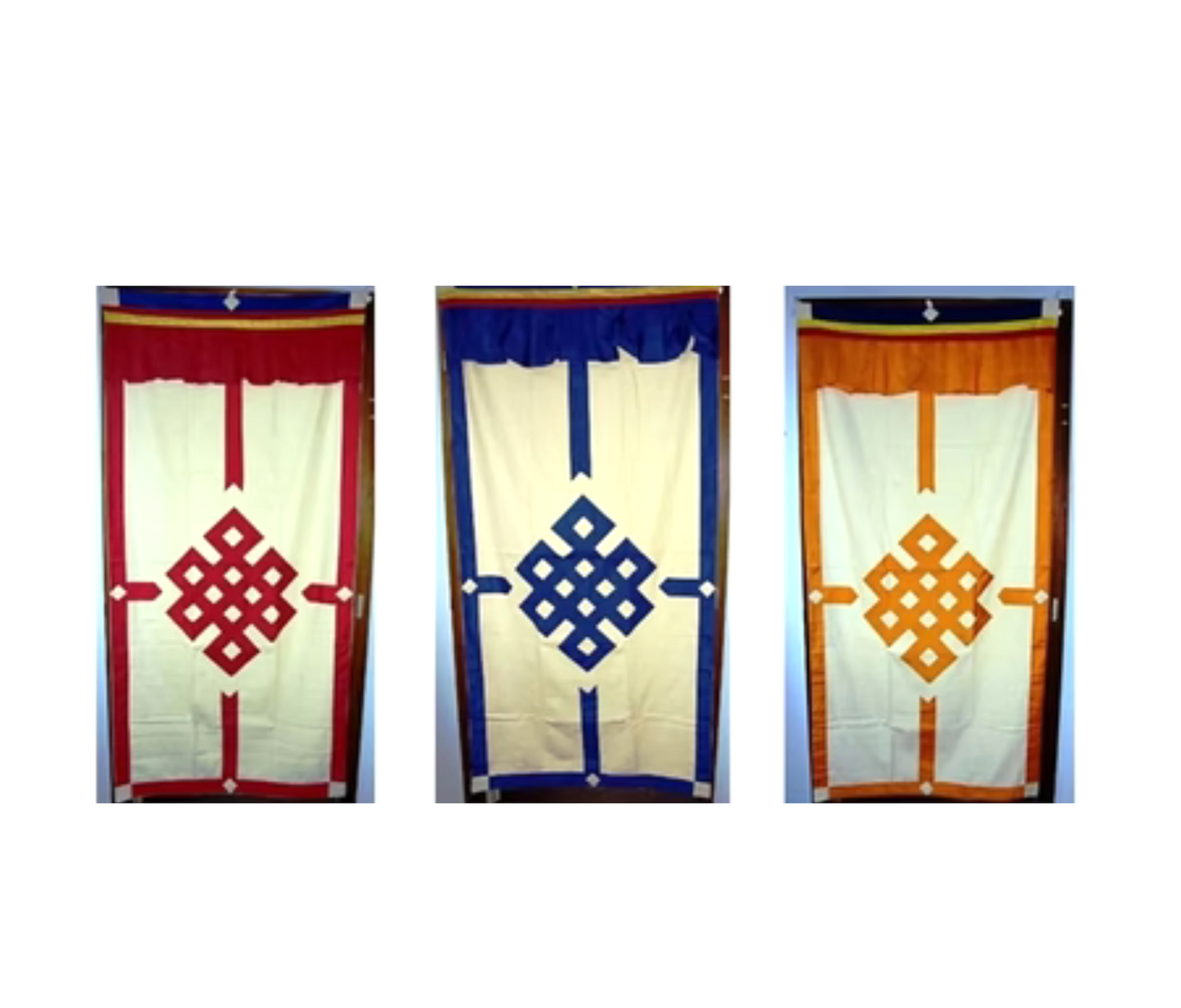 Rideaux Tibétain, 178x85 centimètres, 100% coton. Ils sont utilisés comme décorations pour l'autel, dans le "Gompa" (salle de méditation) ou à la maison.