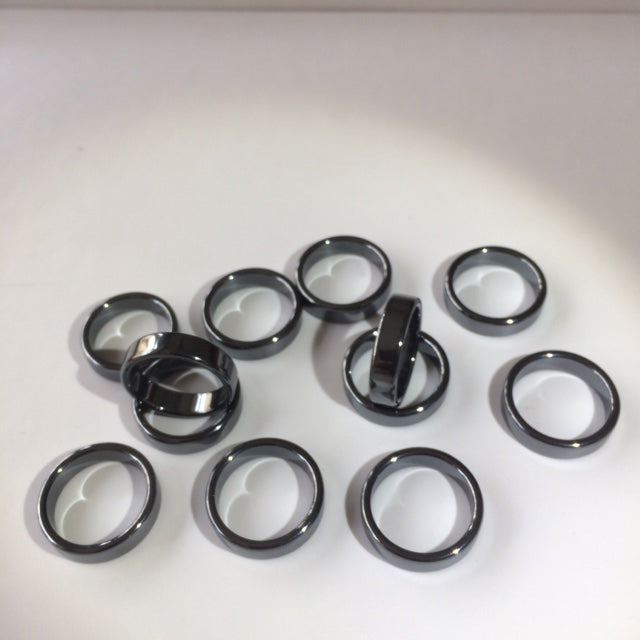 Bague/ Anneau/ Jonc en hématite ou Hématite Arc en ciel, disponible de la taille : 50 fr. à 70. Très belle qualité , vendu à l'unité ou par 2. Le cadeau parfait !