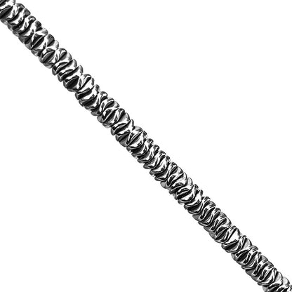 Hématite, perles en forme de 'rondelle irrégulière' de 6 millimètres, vendu en fil de perle, en bracelet de 17 à 21 cm, ou en collier de 42 cm. 3 finitions au choix pour le système de fermeture (Argent, plaqué or, argenté) !