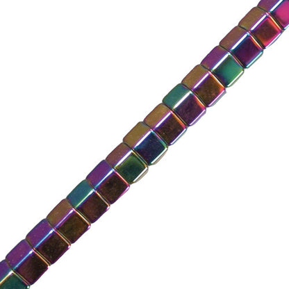 Hématite finition 'Titane', en bracelet de 17 à 21 centimètres, en fil/ rang de perle d'eniron 40 centimètres, ou collier de 42 centimètres. Perles en forme de 'carré/ cube' de 4 millimètres. Superbes effets !