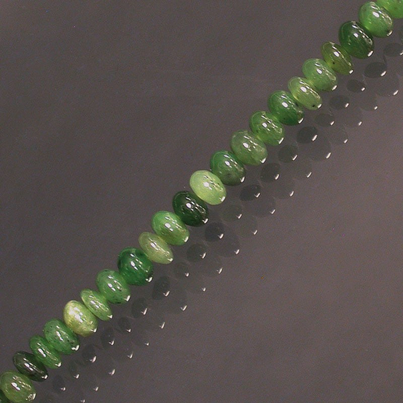Jade ! Collier ou bracelet en formes de 'pastilles' de 4/6 millimètres. En bracelet de 17 à 21cm, en collier de 45 ou sautoir de 60cm. Qualité AA à AAA, superbes perles !