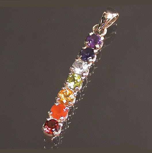 Pendentif '7 chakras' en Argent 0.925, pierres de qualité 'gemme', sertis de 55 millimètres de hauteur x 5 x 4 millimètres. Superbe pièce, parfait !