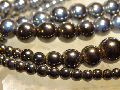 Hematite, round beads of 4, 6, 8 or 10 mm. Sold in 38/39 cm bead strand, in 17 to 21 cm bracelet, in 45 cm necklace or 60 cm sautoir. AA to AAA quality, superb beads, beautiful purity, perfect!