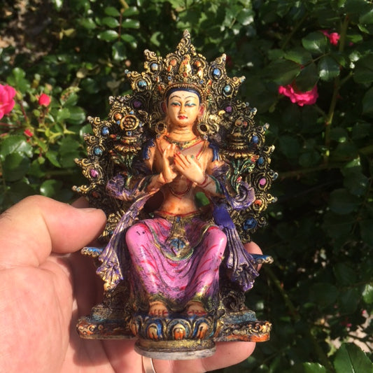 Statuette de Meitreya de 16 centimètres de haut. Fait et peint à la main au Népal, parfait dans une salle de Méditation, Autel, Collection, Exposition...! Poids +/- 370 grammes.