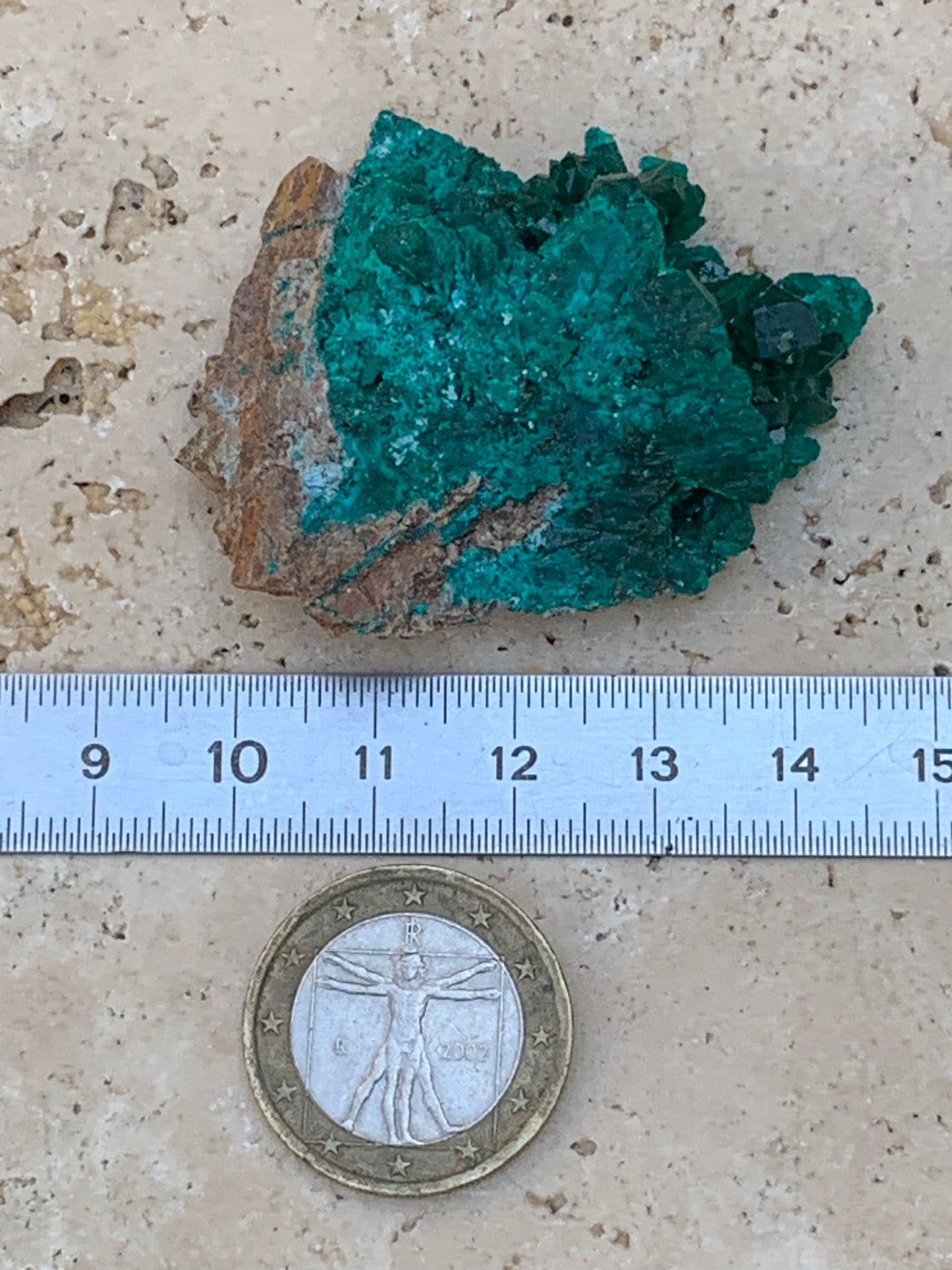 Dioptase, spécimen cristalisé de 52mm x 42 x 17 - 31 grammes ! Rare et puissante en minéralogie et lithothérapie !