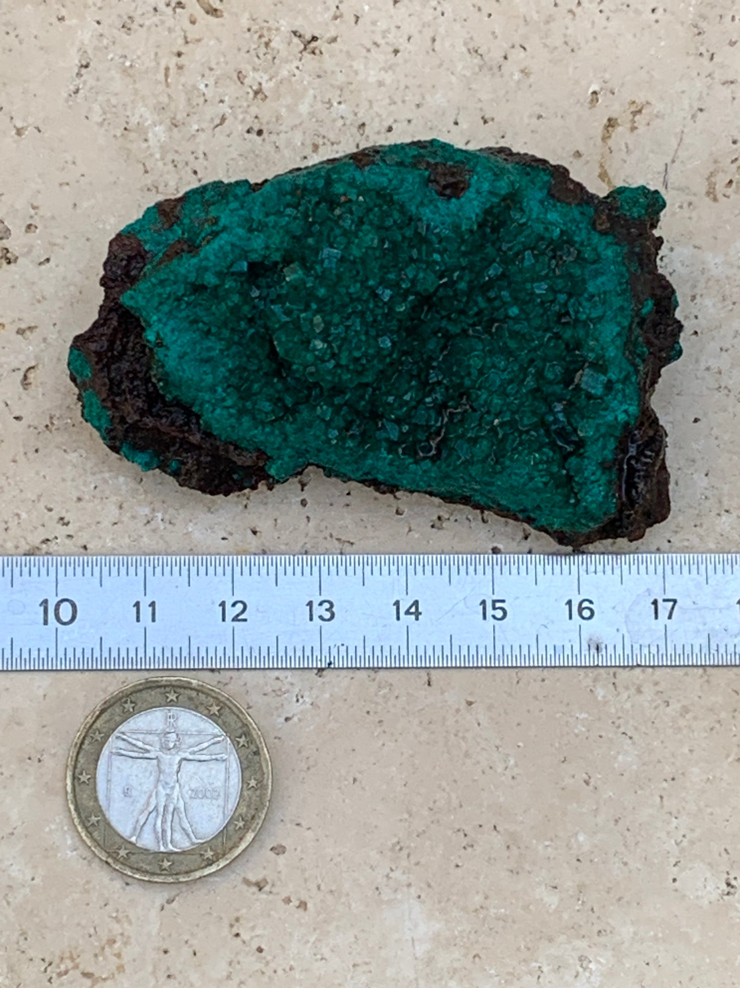 Dioptase, spécimen cristalisé de 70mm x 44 x 30 - 89,3 grammes ! Rare et puissante en minéralogie et lithothérapie !