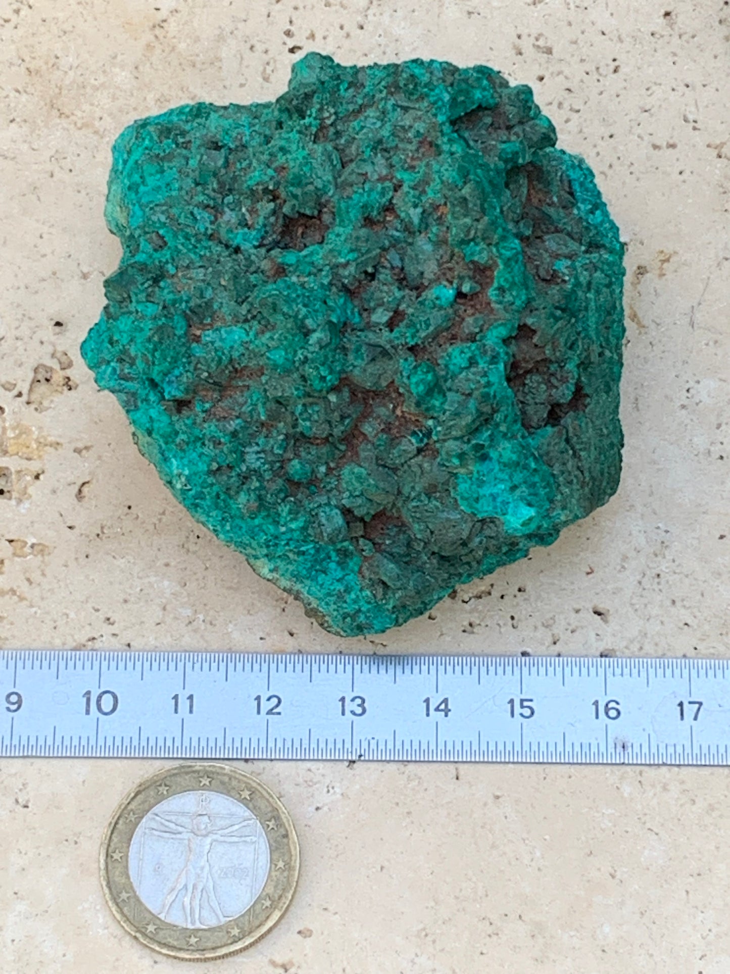 Dioptase, spécimen cristalisé de 65mm x 65 x 46 - 229,4 grammes ! Rare et puissante en minéralogie et lithothérapie !