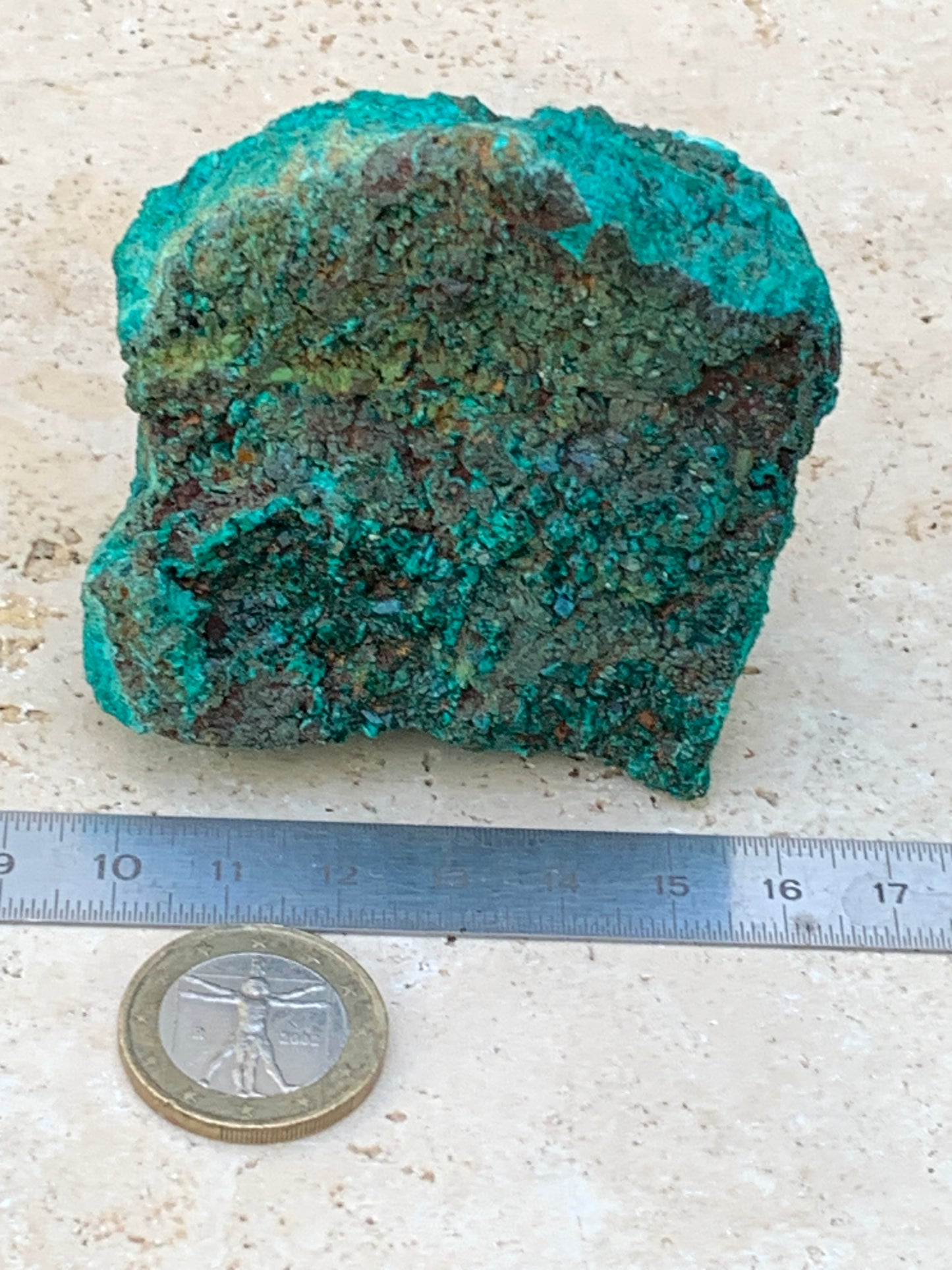 Dioptase, spécimen cristalisé de 65mm x 65 x 46 - 229,4 grammes ! Rare et puissante en minéralogie et lithothérapie !