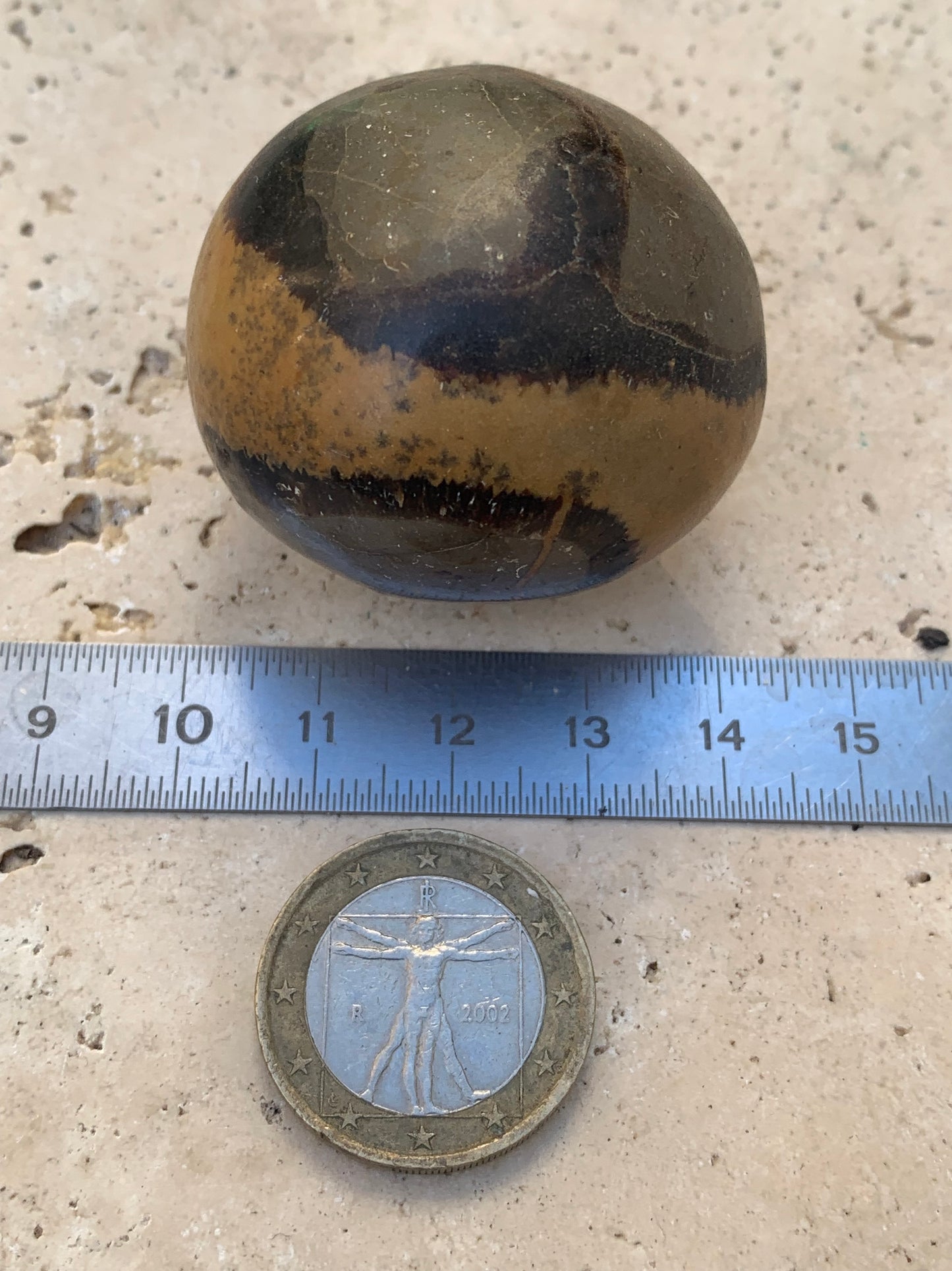 Septaria, spécimen roulée de 41mm x38 x35 - 76 gr. Superbe galet rond pour vos collections, expositions...