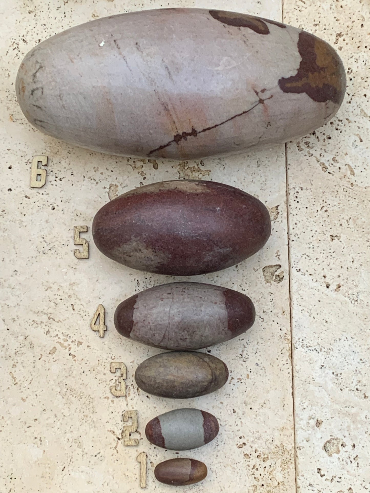 Shiva lingham, 6 spécimens de 28 à 170 millimètres - de 7 à 1485 grammes. Superbes pièces pour vos collections, expositions...