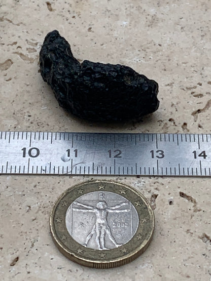 Tectite du Viet-Nam, taille de 38mm x 17 x 8 - 8,1 grammes. Fascinant, envoutant, hypnotisant !