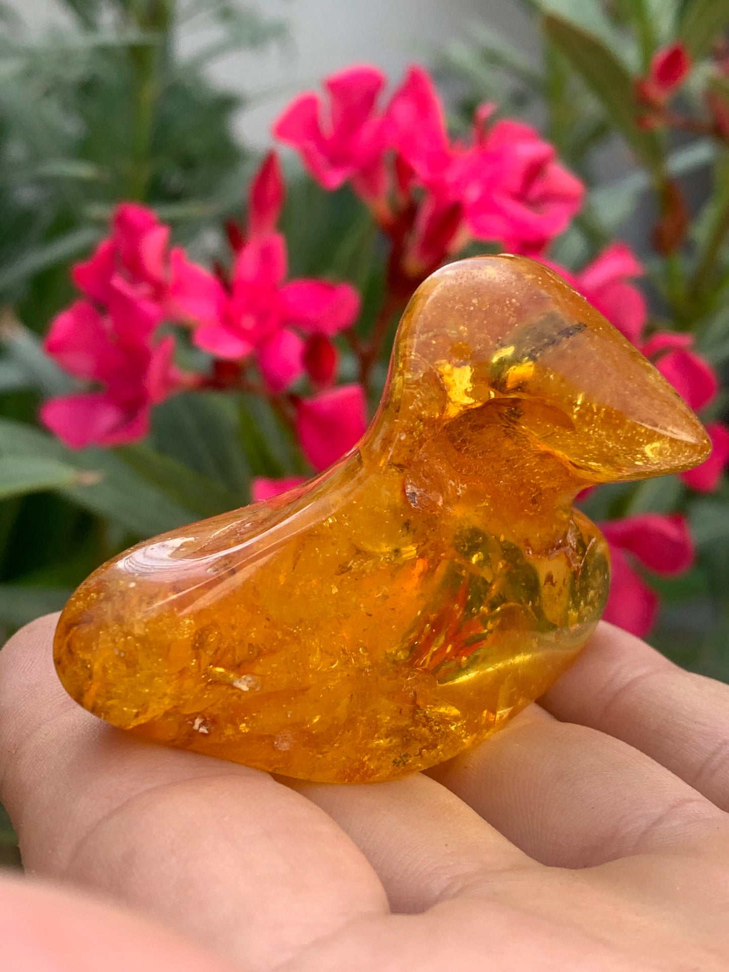 Baltic Sea Amber, 65mm x 48x 27mm - 31.2 grams. Very good quality, superb piece of good size with inclusions!