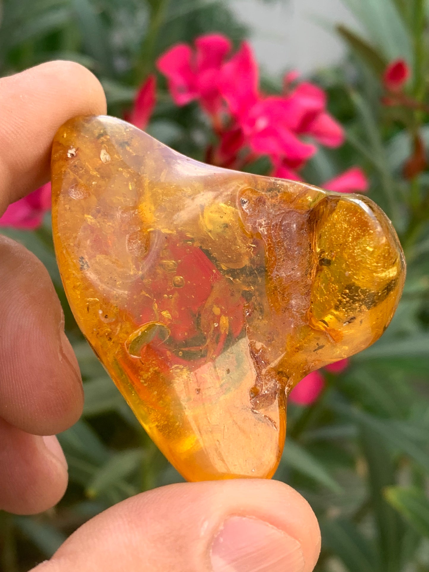 Baltic Sea Amber, 65mm x 48x 27mm - 31.2 grams. Very good quality, superb piece of good size with inclusions!