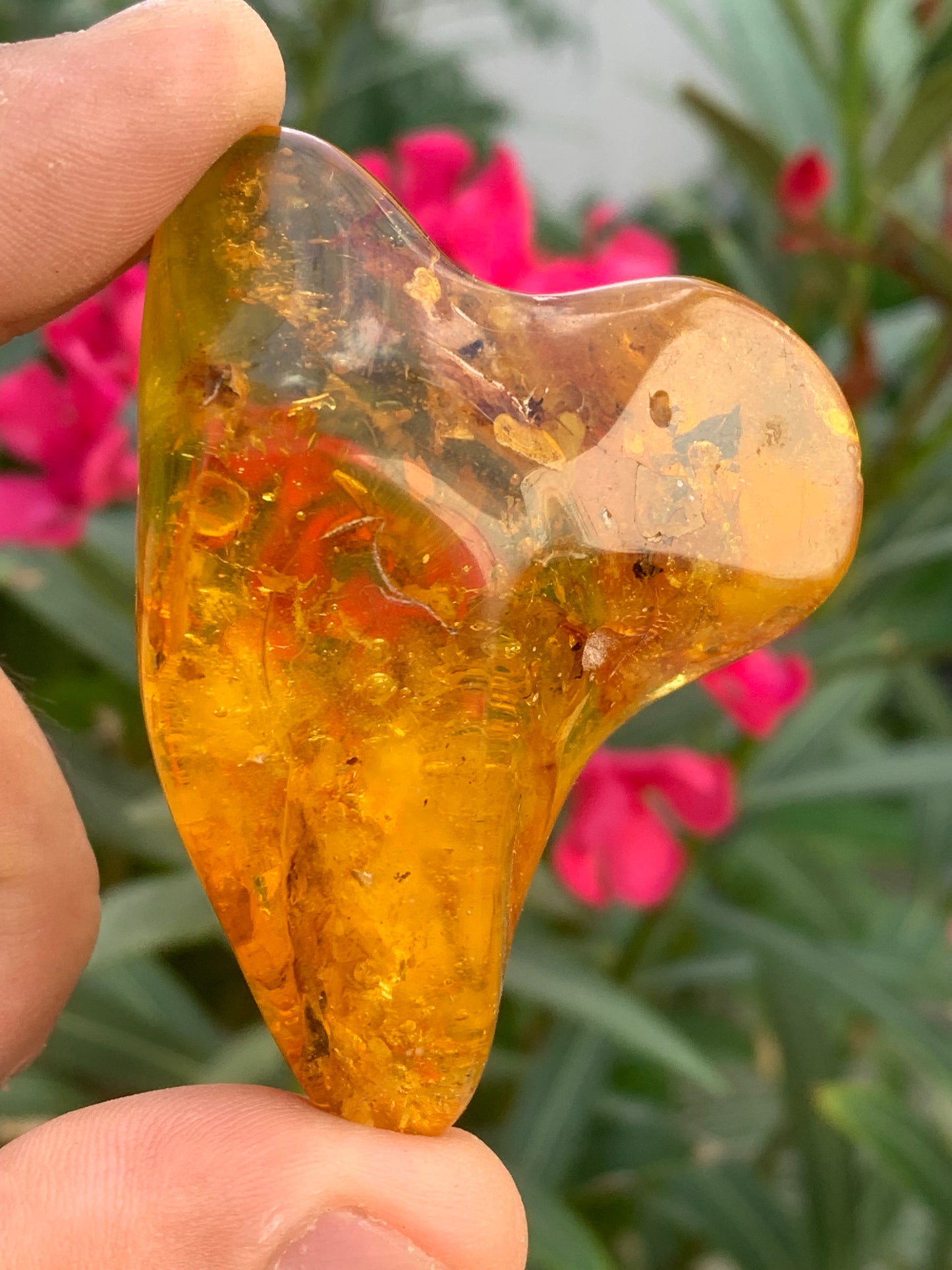 Baltic Sea Amber, 65mm x 48x 27mm - 31.2 grams. Very good quality, superb piece of good size with inclusions!