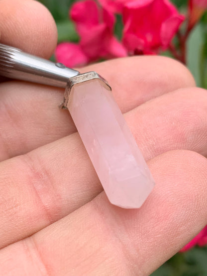 Rock crystal/Rose quartz! Silver point/laser pendant, 42mm high x 9mm diameter. Sold with an adjustable black cord!