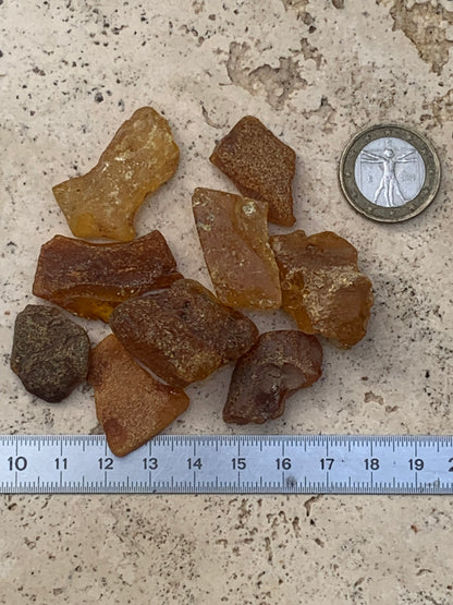 Raw amber from Lithuania, sold in 25-gram batches. Average size: 40x25x15 mm! Perfect for jewelry, collecting, and more.