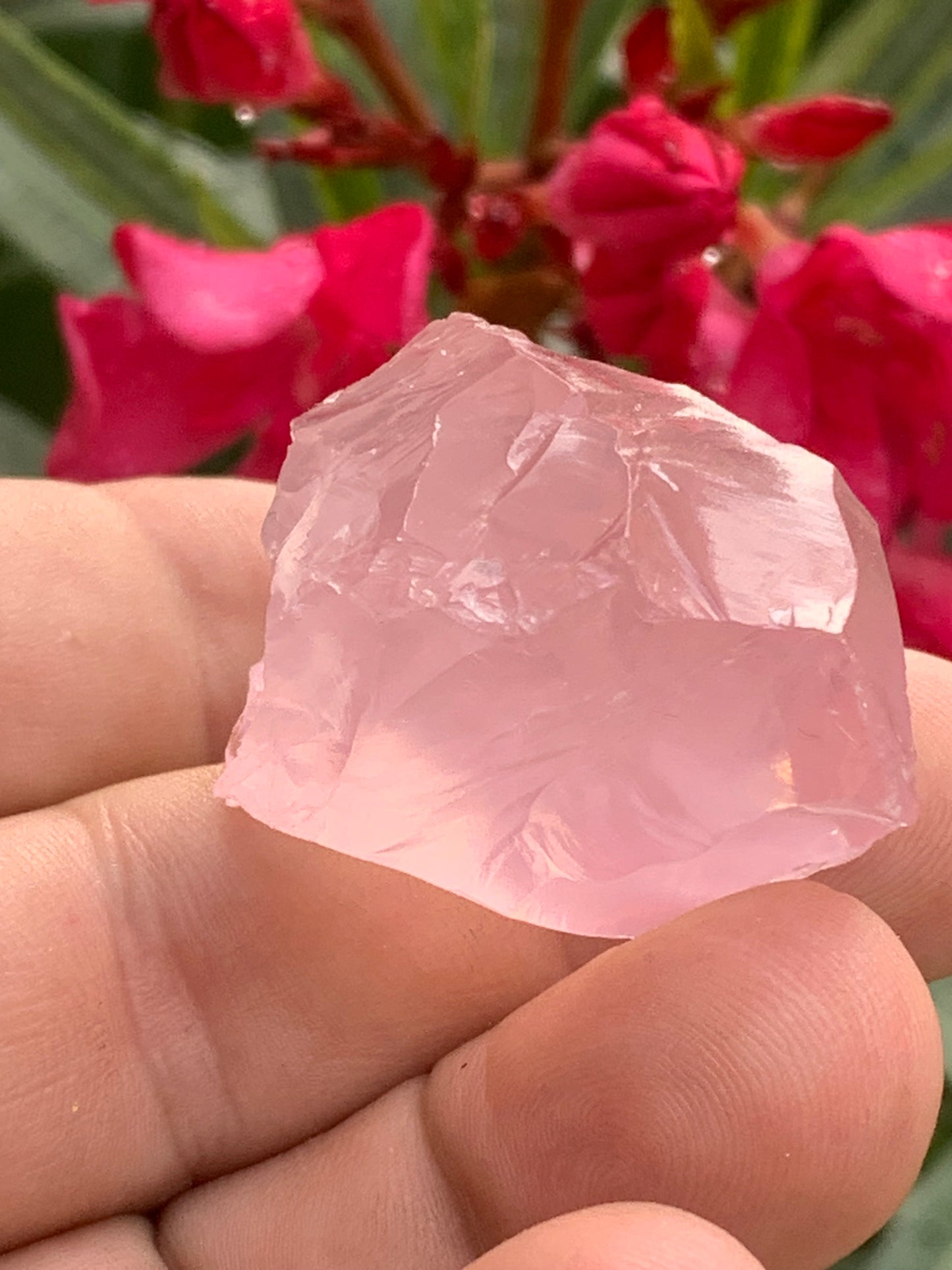 Quartz rose qualité 'gemme' (rare) de 43 x30 x28 millimètres - 37,5 grammes. Superbe qualité, parfait pour vos collections, expositions...