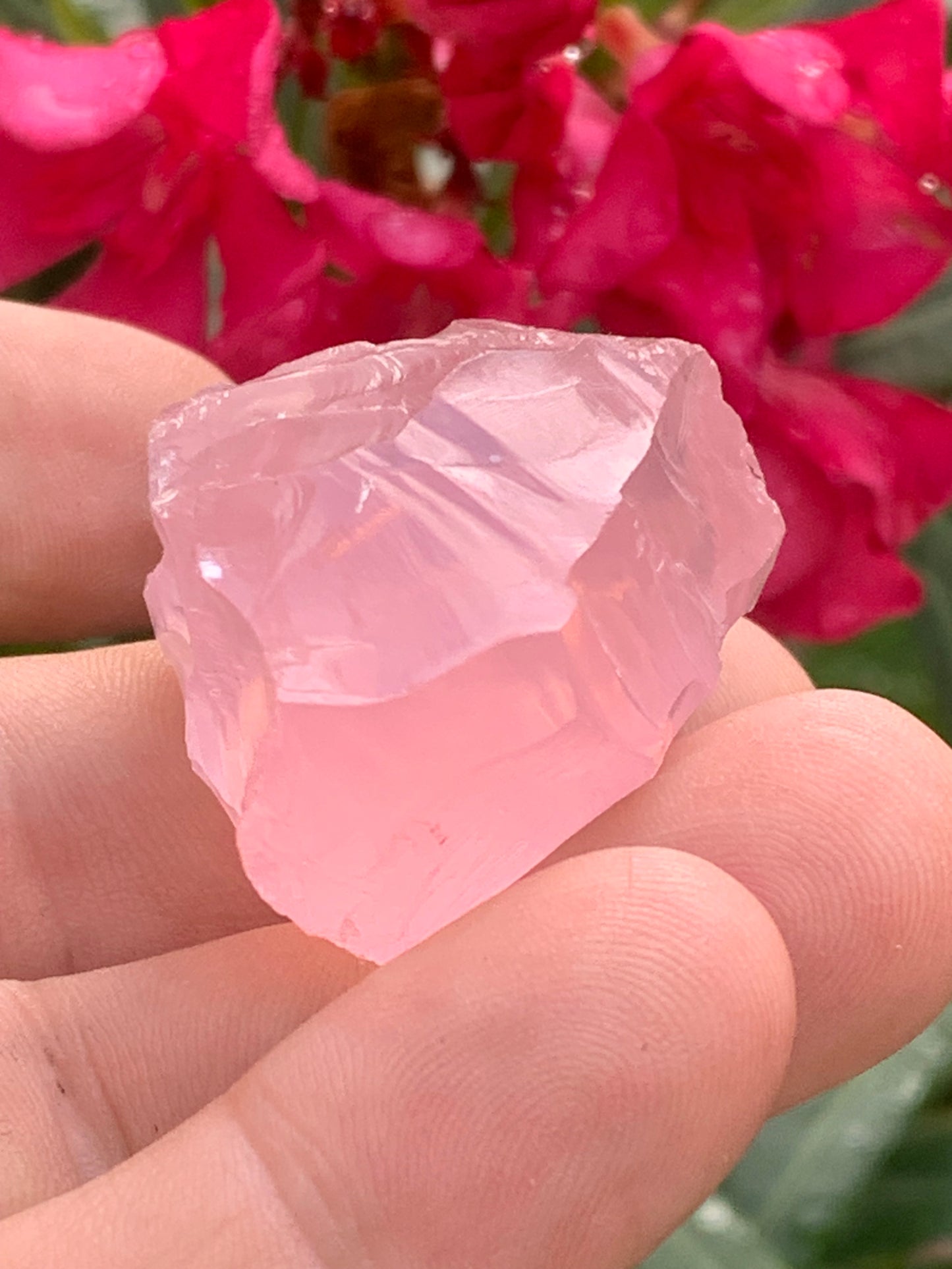 Quartz rose qualité 'gemme' (rare) de 43 x30 x28 millimètres - 37,5 grammes. Superbe qualité, parfait pour vos collections, expositions...