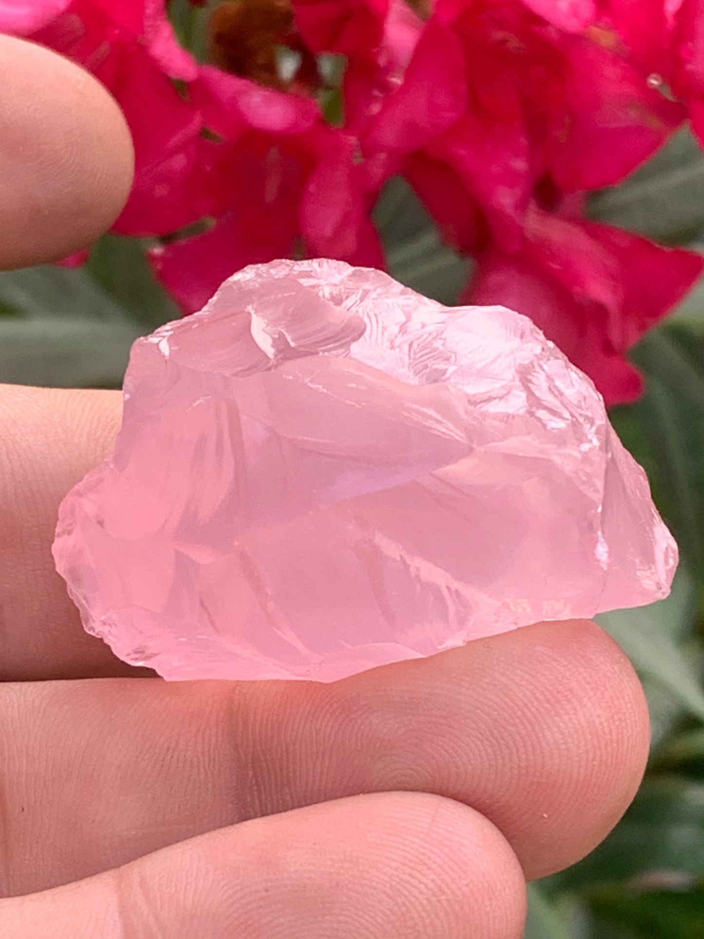 Quartz rose qualité 'gemme' (rare) de 43 x30 x28 millimètres - 37,5 grammes. Superbe qualité, parfait pour vos collections, expositions...