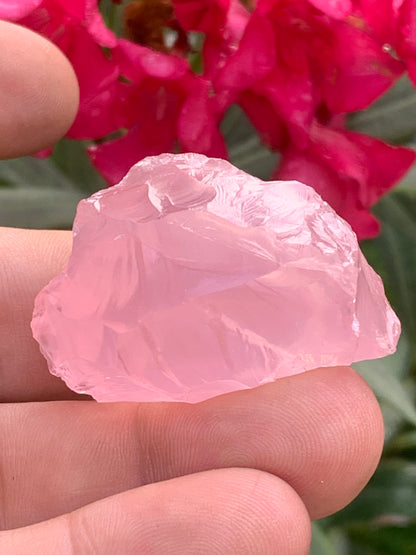 Quartz rose qualité 'gemme' (rare) de 43 x30 x28 millimètres - 37,5 grammes. Superbe qualité, parfait pour vos collections, expositions...