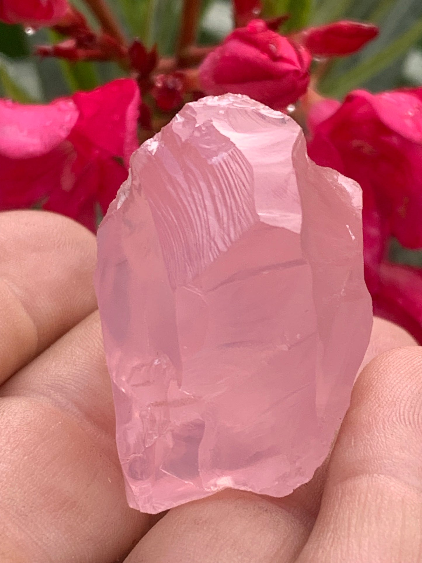Quartz rose qualité 'gemme' (rare) de 43 x30 x28 millimètres - 37,5 grammes. Superbe qualité, parfait pour vos collections, expositions...