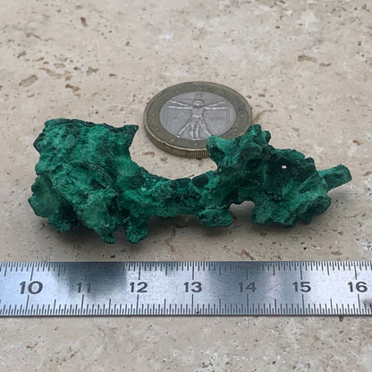 Malachite fibreuse, spécimen brut de 62mm x 27 x 24 - 17,3 grammes. Parfait pour une collection, exposition ou bijouterie, du velour naturel !