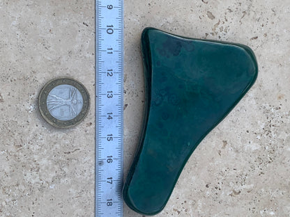 Malachite, spécimen de 95mm x 57 x 12 - 93 grammes . Parfait pour une collection, exposition, décoration !