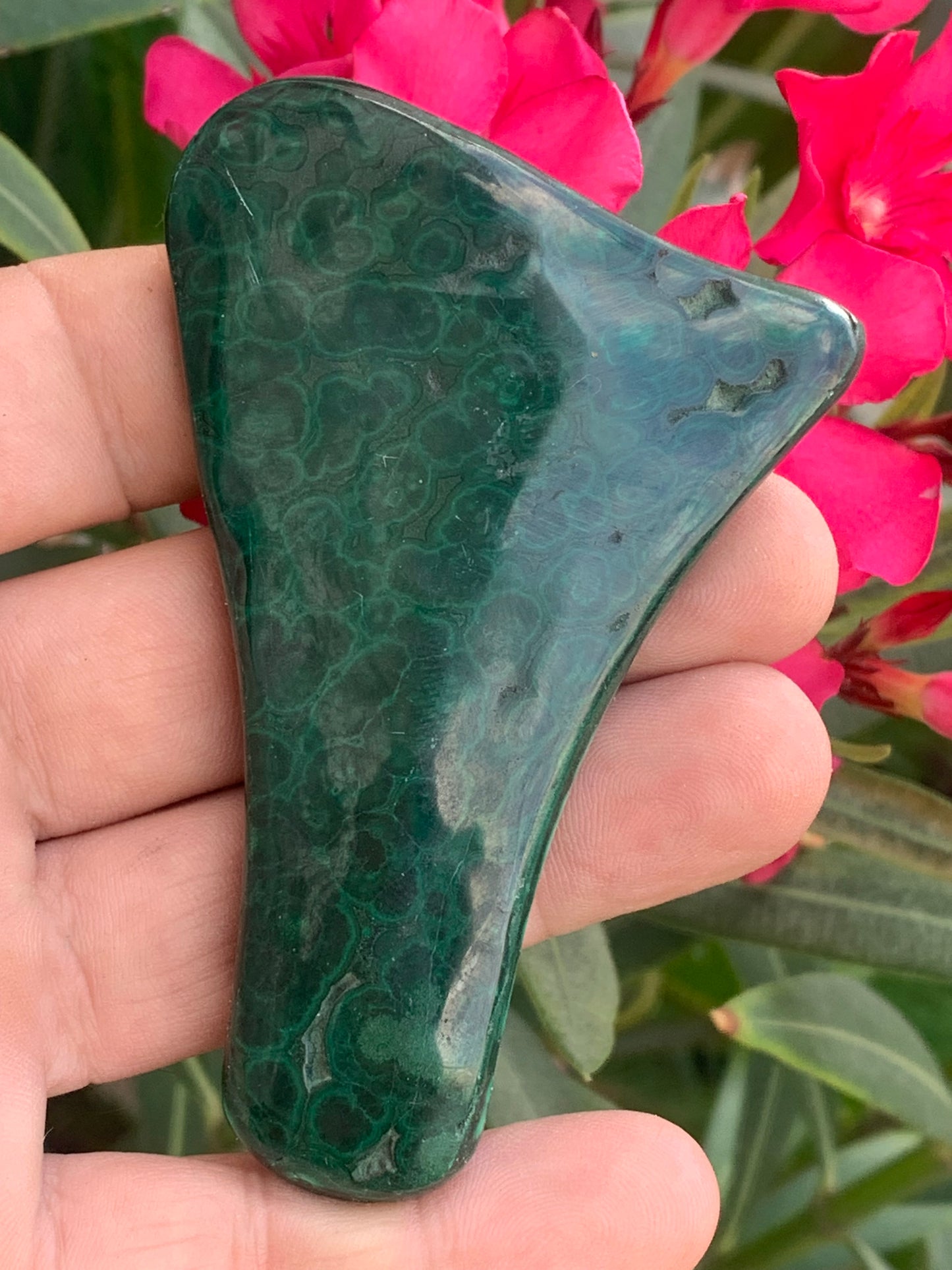 Malachite, spécimen de 95mm x 57 x 12 - 93 grammes . Parfait pour une collection, exposition, décoration !