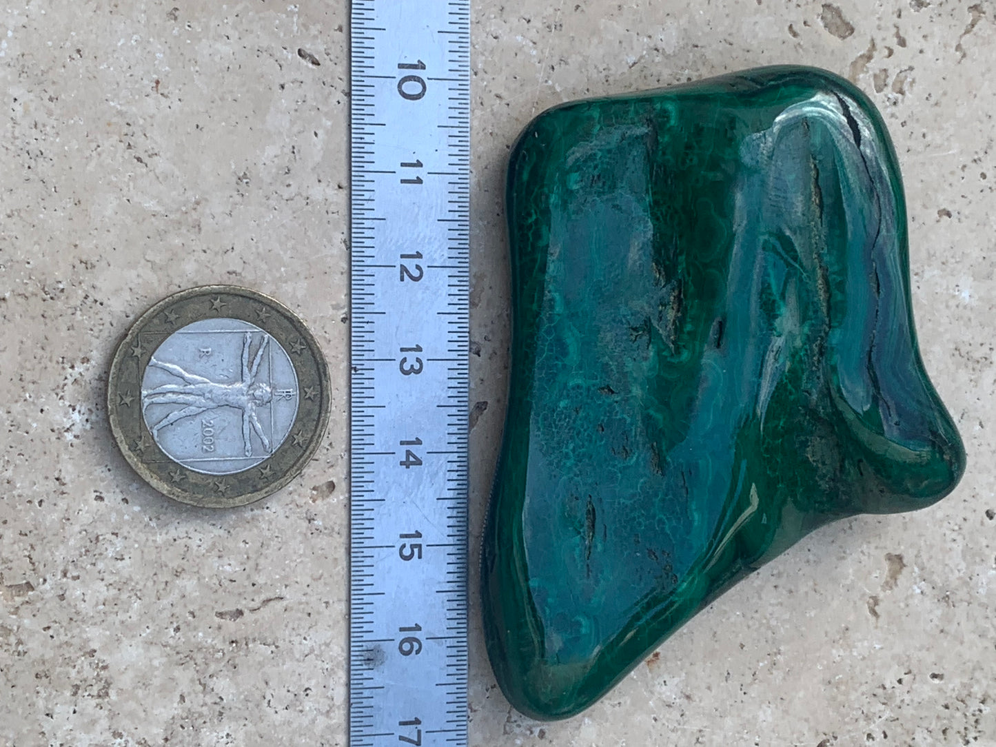 Malachite, spécimen de 62mm x 55 x 15 - 99,2 grammes . Parfait pour une collection, exposition, décoration !