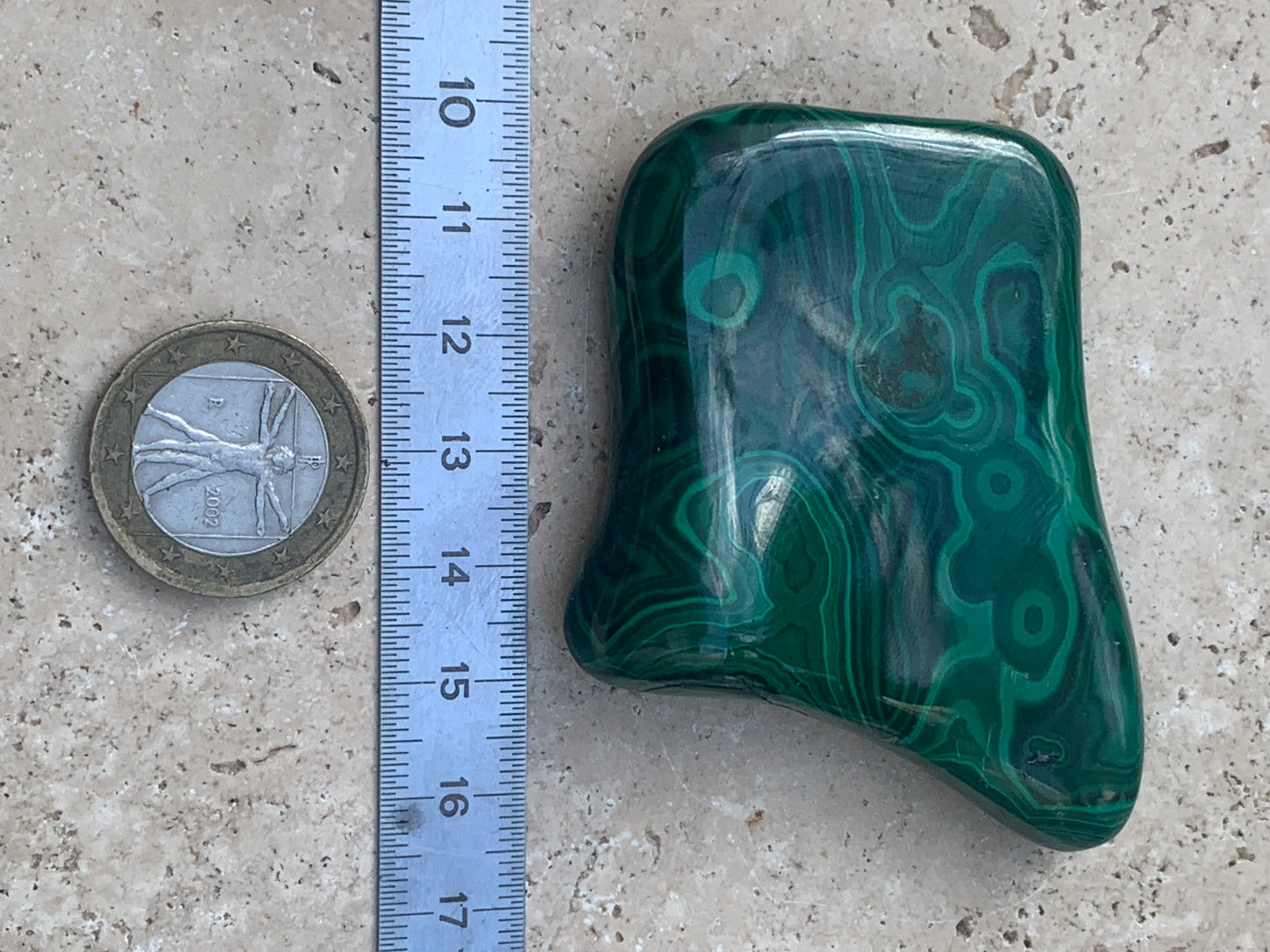 Malachite, spécimen de 62mm x 55 x 15 - 99,2 grammes . Parfait pour une collection, exposition, décoration !