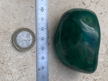 Malachite, spécimen de 65mm x 44 x 40 - 242 grammes . Parfait pour une collection, exposition, décoration !