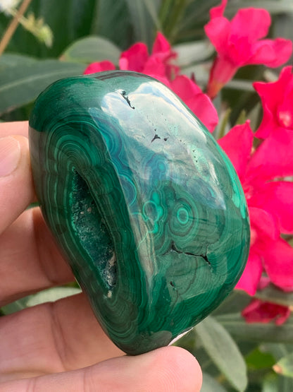 Malachite, spécimen de 65mm x 44 x 40 - 242 grammes . Parfait pour une collection, exposition, décoration !