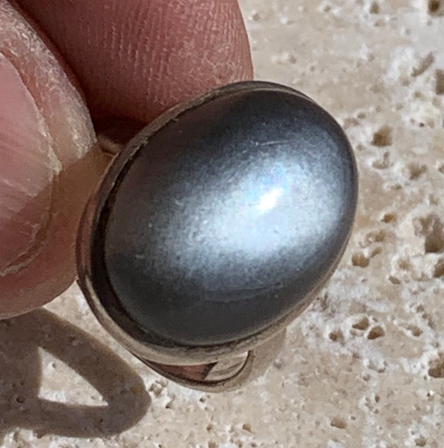 Superbe bague en Pierre de lune grise d'Inde, montée Argent 0.925. Superbe pierre au reflets brillants ! Taille de 56 fr !