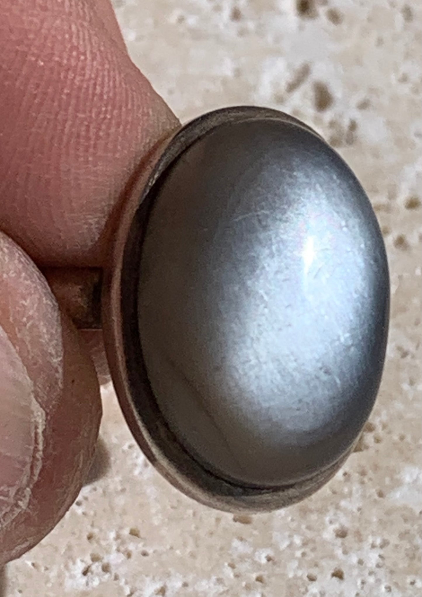 Superbe bague en Pierre de lune grise d'Inde, montée Argent 0.925. Superbe pierre au reflets brillants ! Taille de 56 fr !