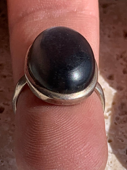 Superbe bague en Pierre de lune grise d'Inde, montée Argent 0.925. Superbe pierre au reflets brillants ! Taille de 56 fr !