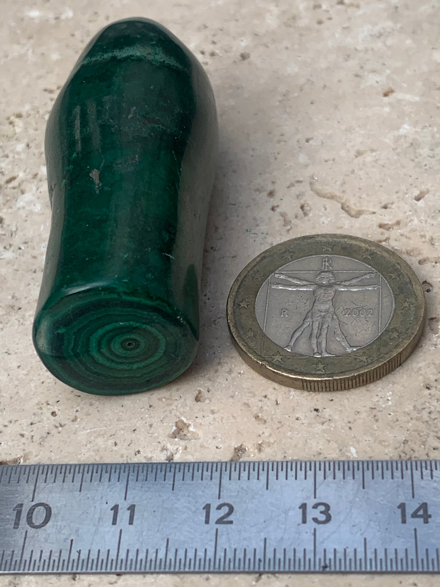 Malachite, spécimen de nodule entier de 51mm de haut x 22 de diamètre - 55 grammes . Parfait pour une collection, exposition, décoration !