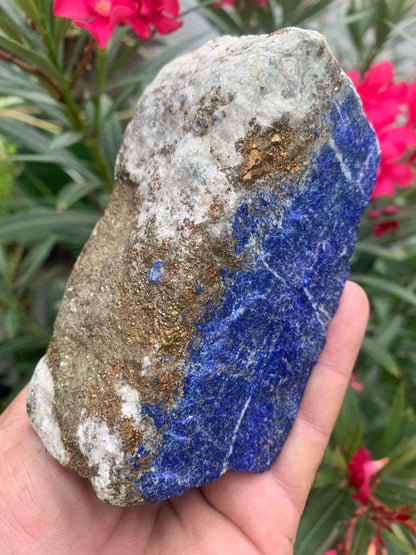 Lapis lazuli, spécimen brut de 140 x70 x58 mm - 1 166 grammes. Un bleu envoûtant et fascinant, pierre des pharaons !