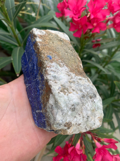 Lapis lazuli, spécimen brut de 140 x70 x58 mm - 1 166 grammes. Un bleu envoûtant et fascinant, pierre des pharaons !