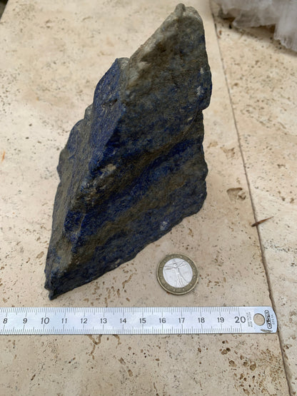 Lapis lazuli, spécimen brut de 152 x108 x 85 mm - 849 grammes. Un bleu envoûtant et fascinant, pierre des pharaons !